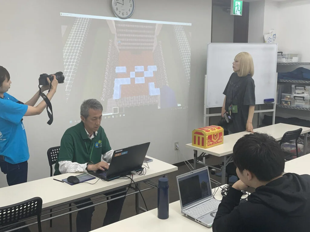 西宮つーしんさんがハック西宮北口校を取材中!