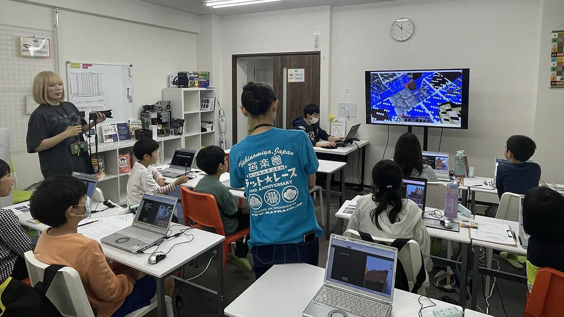 西宮つーしんさんがハック西宮北口校を取材中!